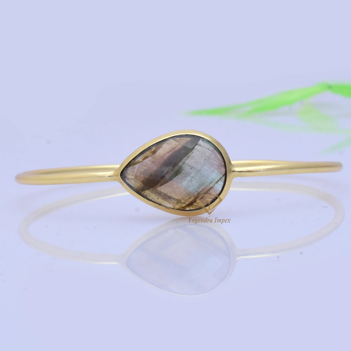 Avenzo Labradorite Gemstone Cuff Bracelet