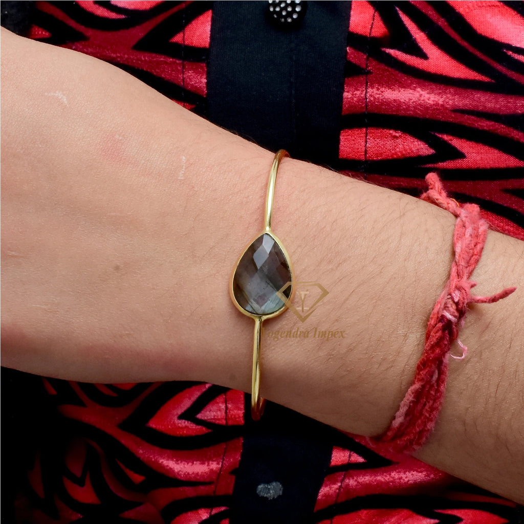 Avenzo Labradorite Gemstone Cuff Bracelet